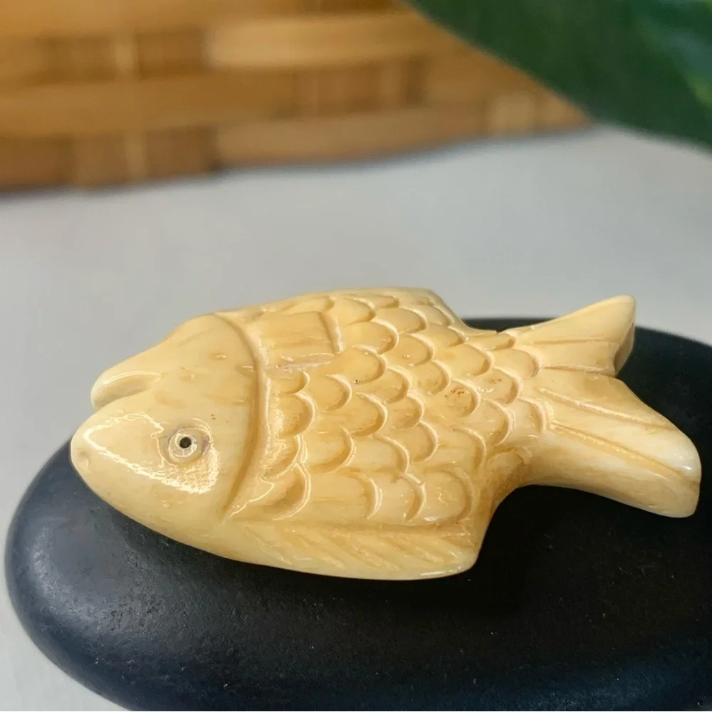 Natural Bone Carved Fish Fetish Bead Drilled Swimming Tropical Fish 1.5